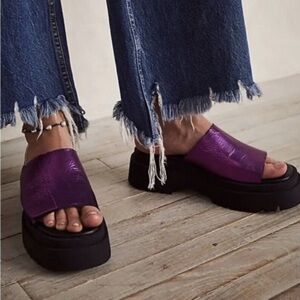 E8 Miista Liese Platform Sandal
Size 8